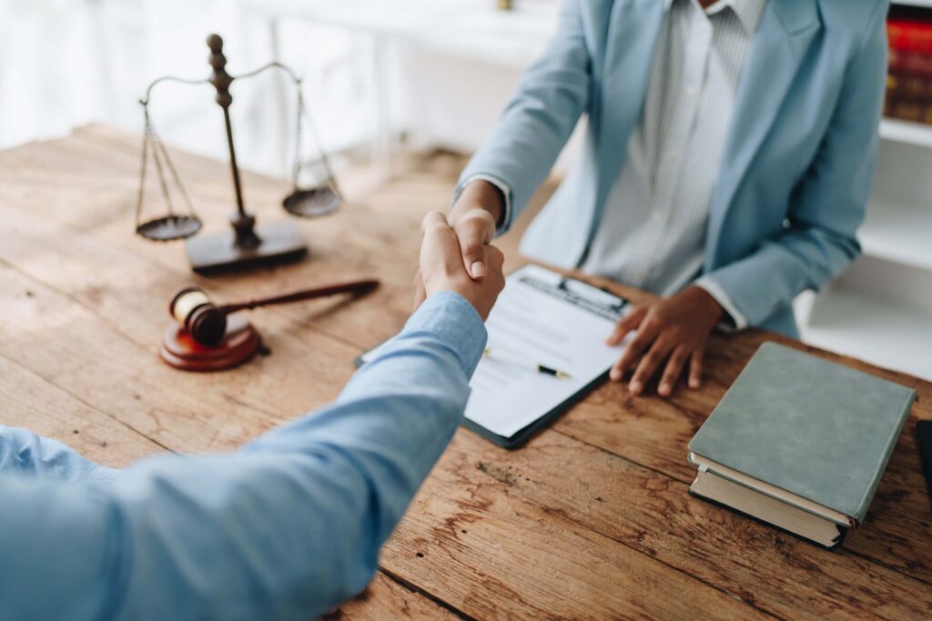 attorney shake hands to agree on the client's offer to be hired to fight with the parties in court